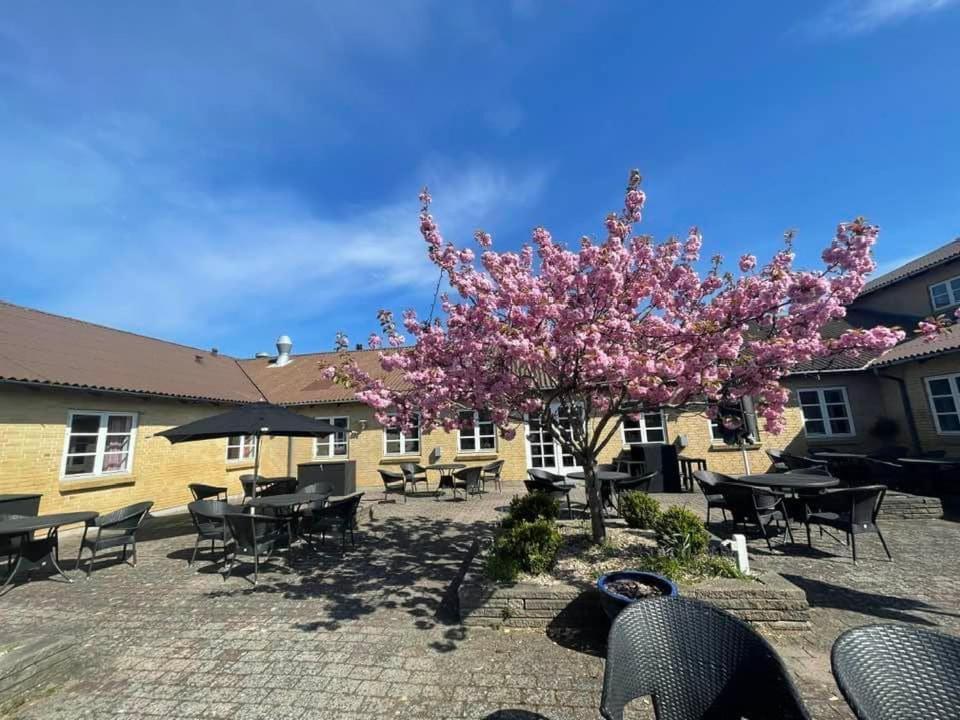 Ronnes Hotel Fjerritslev Exterior photo